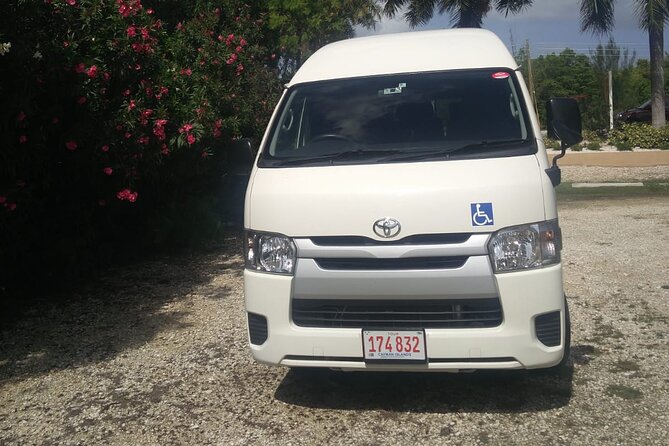 Airport Transfer to West Bay Accommodations (GCM)-Round Trip - The Short Ride Into West Bay: Timing, Traffic, and Car Chat