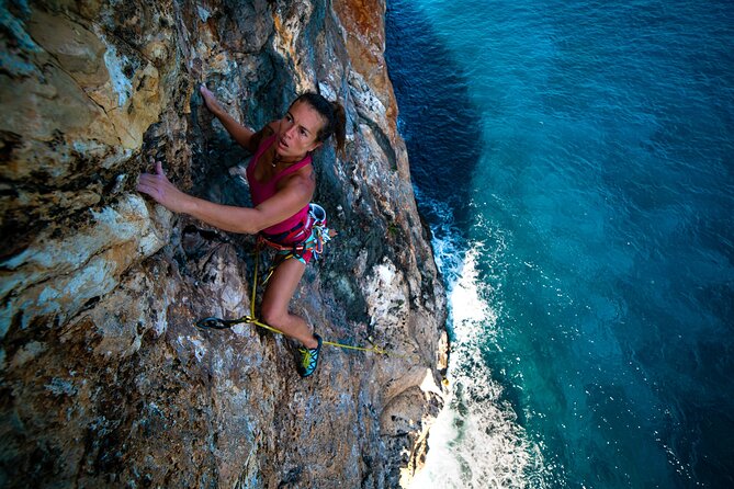 CaymanVisitor Hide & Seek GeoTour Self-Drive Tour - Nature, caves, and blue iguanas at the Cayman stop points