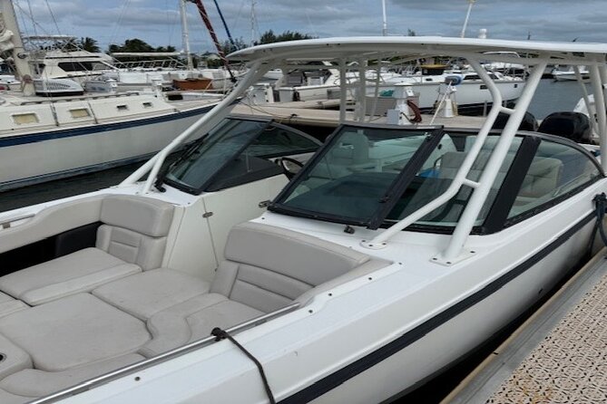 Stingray City, Star fish Point and Snorkeling Private Boat Tour - Getting there: West Bay timing, pickup, and the Yacht Club base